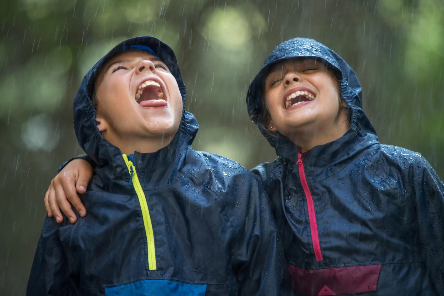 Quechua Kids’ Waterproof Hiking Jacket - MH 100 Navy Blue/Pink 8 Quechua Kids’ Waterproof Hiking Jacket - MH 100 Navy Blue/Pink - Image 6