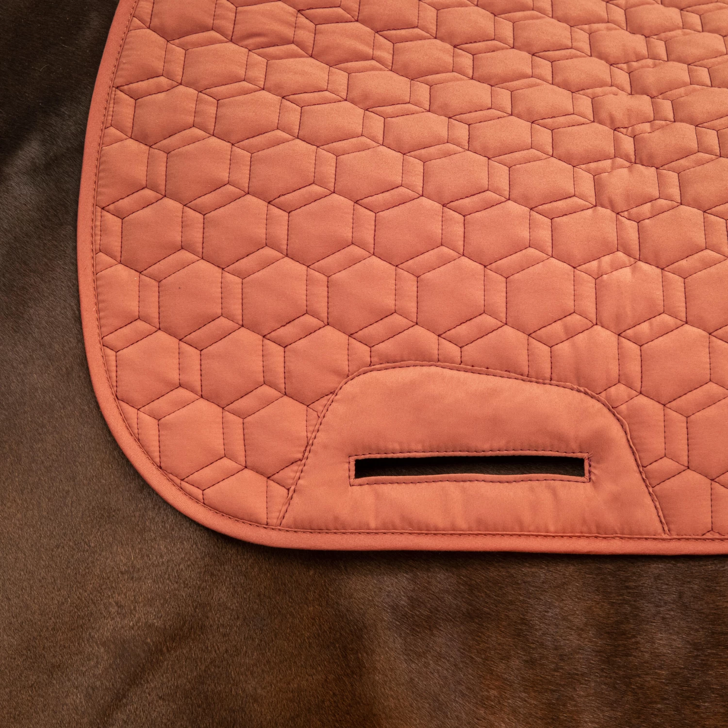 Reversible Horse And Pony Saddle Cloth 500 - Terracotta/Burgundy 10 Reversible Horse And Pony Saddle Cloth 500 - Terracotta/Burgundy - Image 8