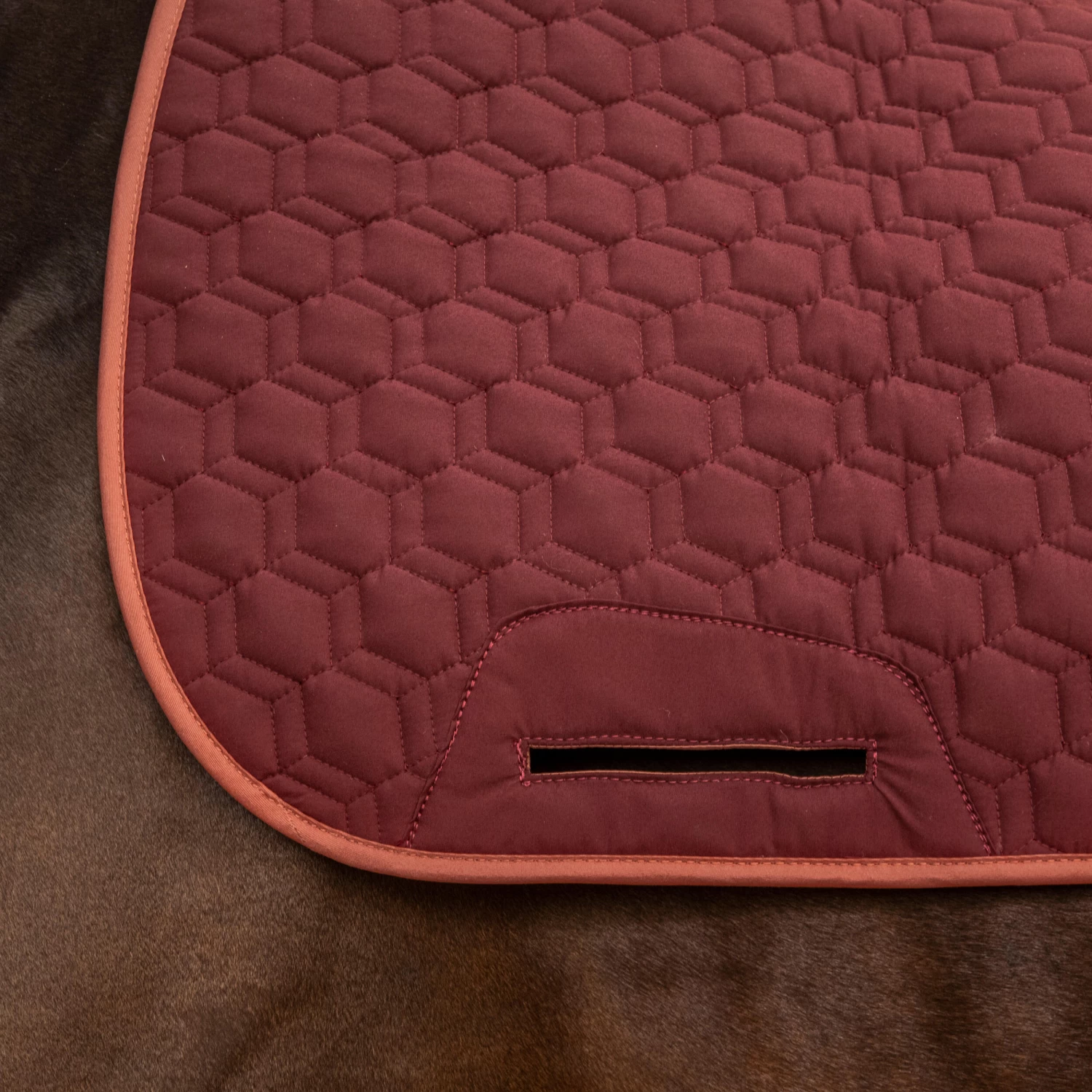 Reversible Horse And Pony Saddle Cloth 500 - Terracotta/Burgundy 11 Reversible Horse And Pony Saddle Cloth 500 - Terracotta/Burgundy - Image 9